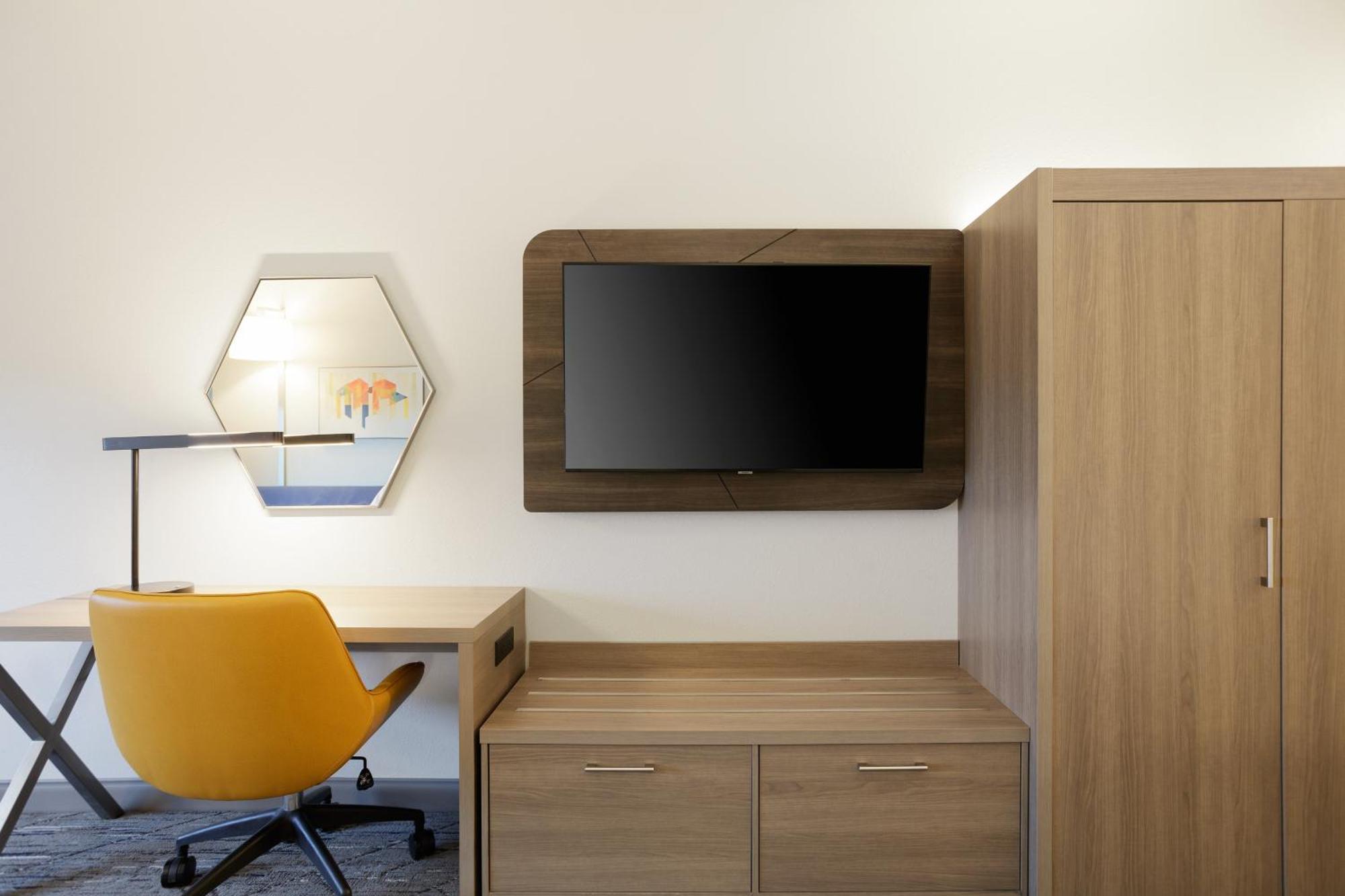 Holiday Inn Express Hotel & Suites Manchester - Airport By Ihg Exterior foto